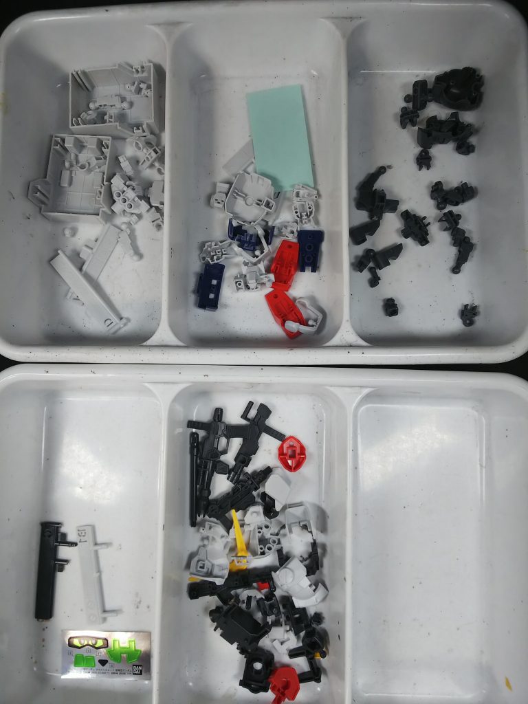 パーツの切り出し。