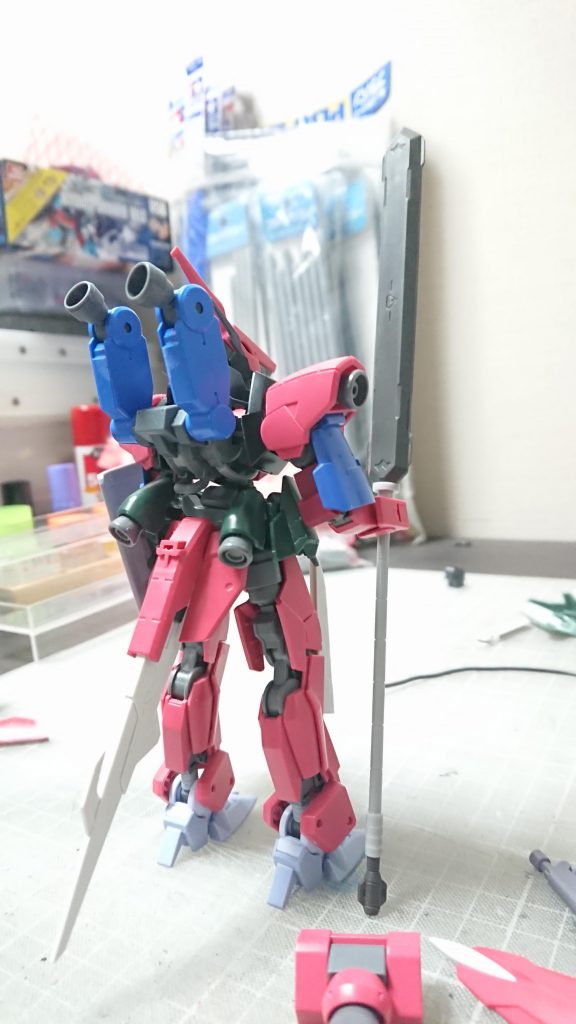 塗装前画像、背面。ここからバーニアの大型化とカバーを作成。