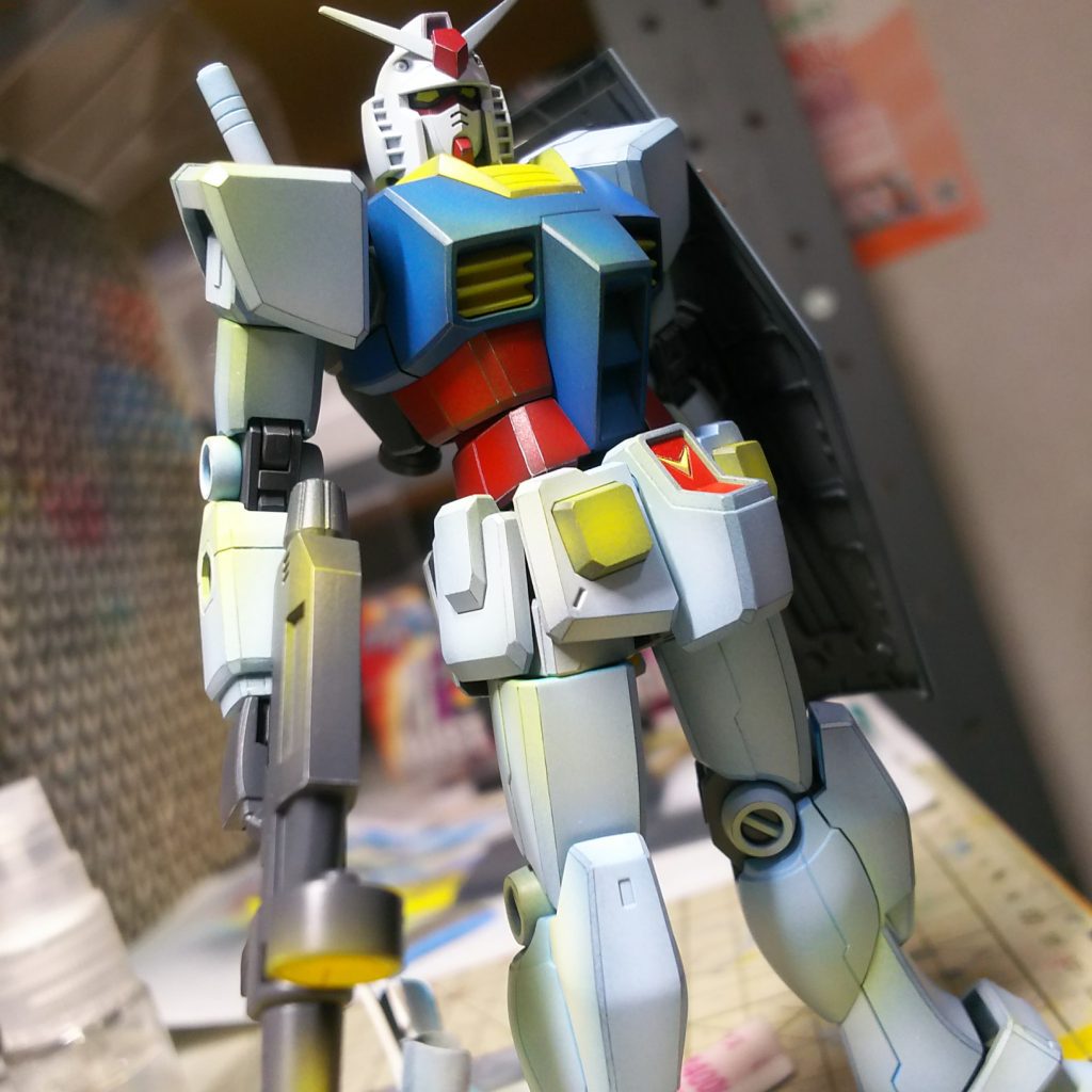 黄色いハイライトを自由にのせる工程は本当に楽しかったです。
下地に青を置いているので、少し混ざって緑が発色したのも意図しない出来事でした。