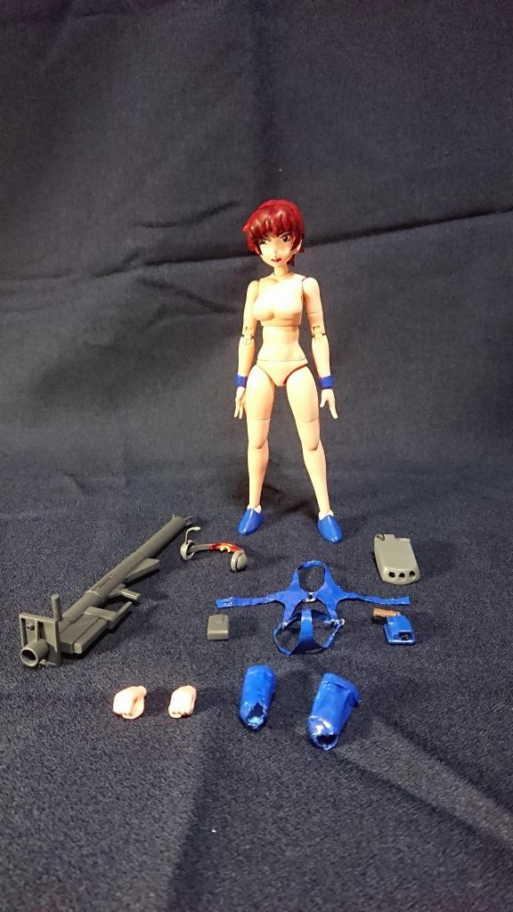 水着(軽装戦闘服)と、ブーツ部分をビニールから自作。
頭部、胸部、リストバンドを改造し、各装備品を、市販パーツやプラ材、エポパテで製作しました。
ただし、ザンスカール軍大型拳銃だけは、リトルアーモリーのガバメントをそのまま使用しております。