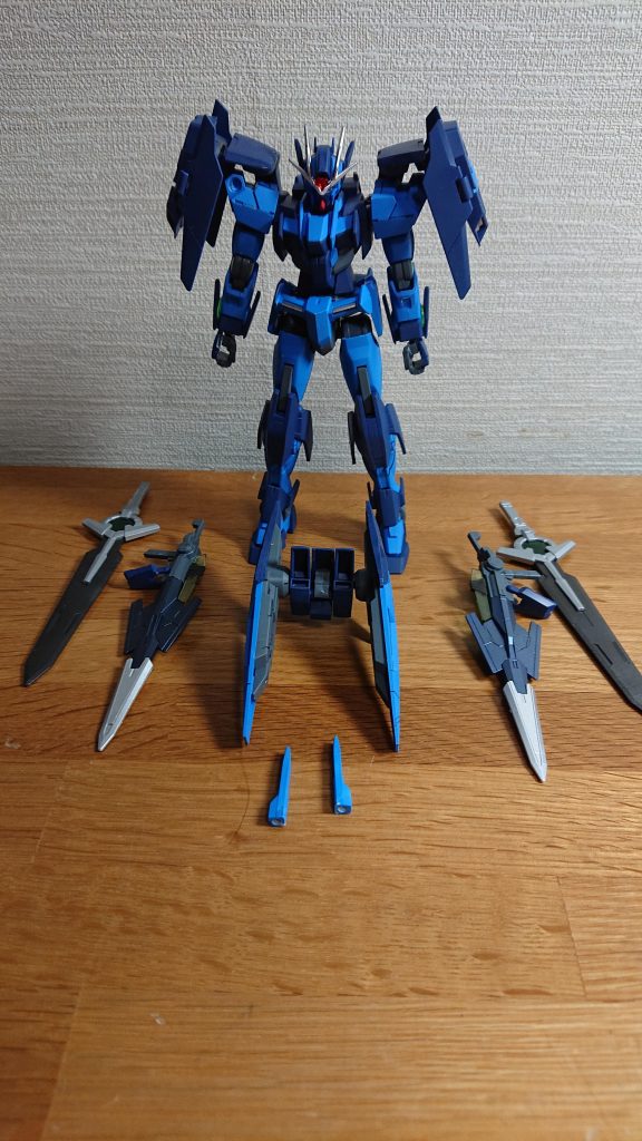 本体はアドバンスセットのライトブルーとティターンズブルーで、武装はメタリックセットのブラックやダークブルーシャインシルバーで塗りました