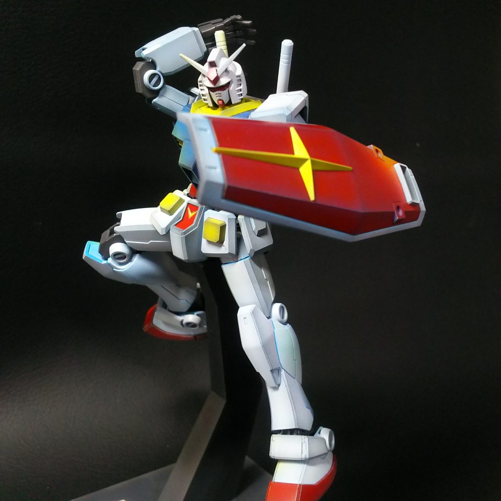 塗装以外は通常の加工しかしておりません。
可動域や塗り分けなど、最近のキットはなにもしなくても良くできていて助かります。
絵画的な作風を目指し、背景を黒にしたことで、好みの雰囲気は出せたかなと思います。