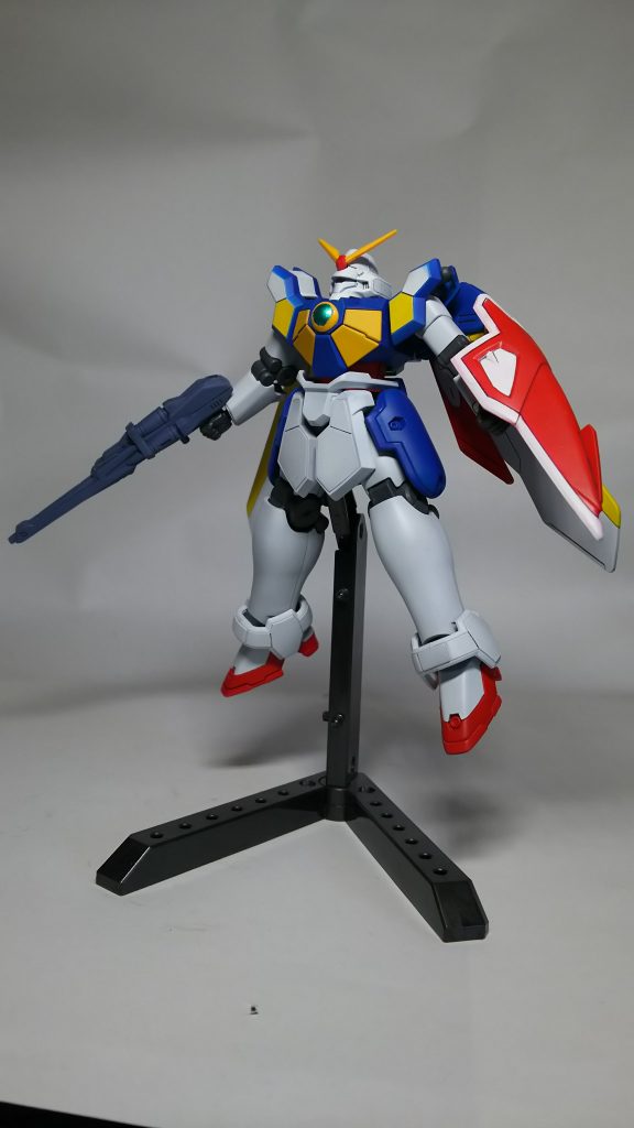 ウイングガンダムの特徴的なパーツだけ使用して、後は塗装でウイングっぽくしてるだけです。