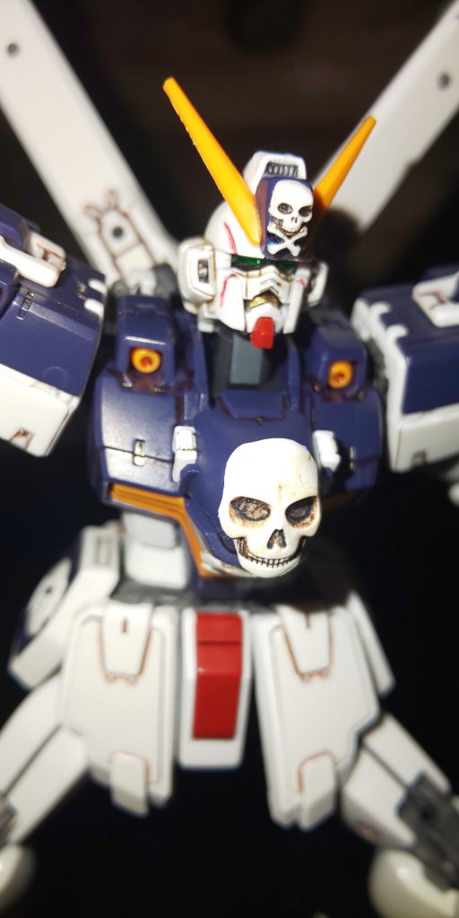 フェイスオープンの内部はゴールドに塗装。(塗料は車キズ補習タッチペンのゴールド)