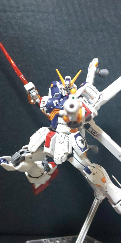 実は、まだ腕と頭部、コアファイターは加工してませんでした(^^;
武器類は多少なりとも補給できた事を考えるとそこまでダメージ加工しなくても良いかな…とか思ったりしています。