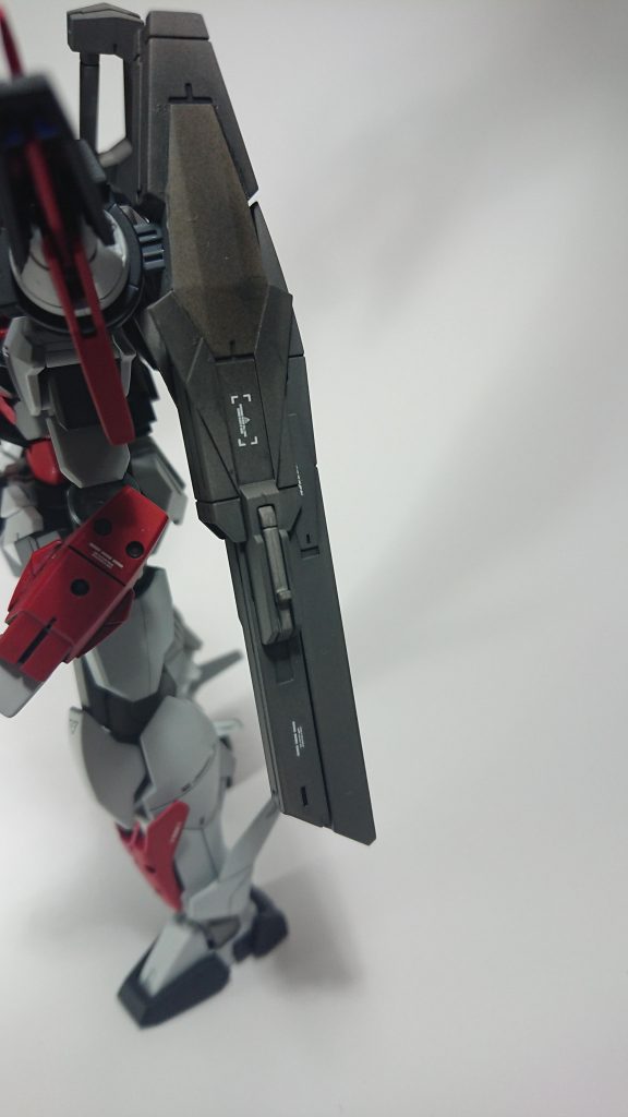 バックパック武器もデカールや色に変化を加えるのにグラデーションっぽく。