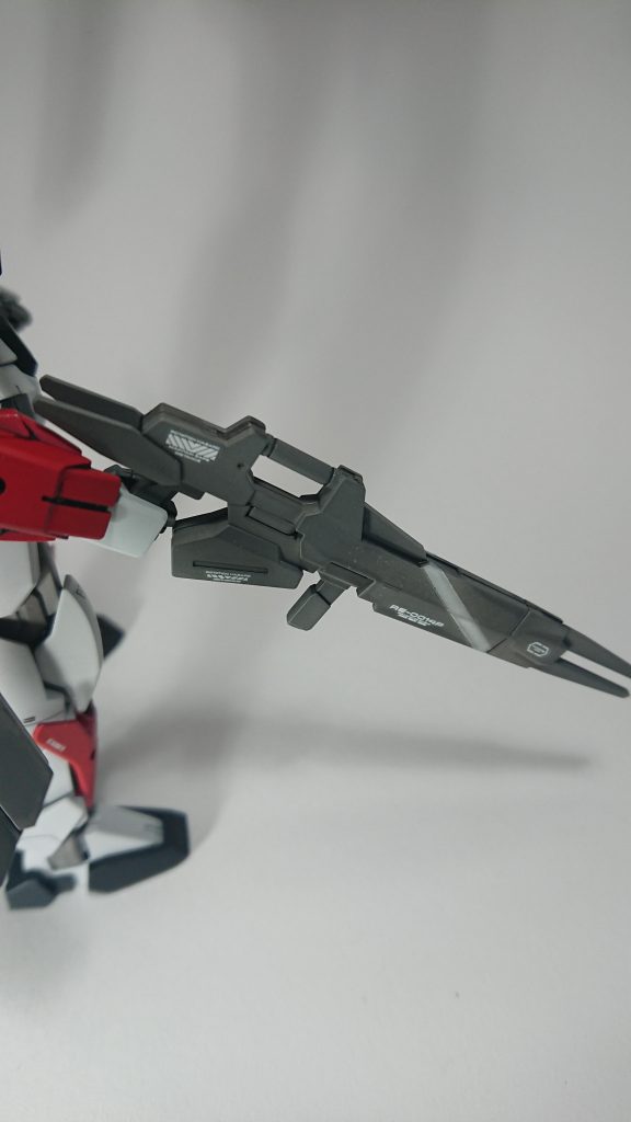 銃はマスキングして白ライン入れてみたり、デカール貼ったりこだわってみました(´∀`)