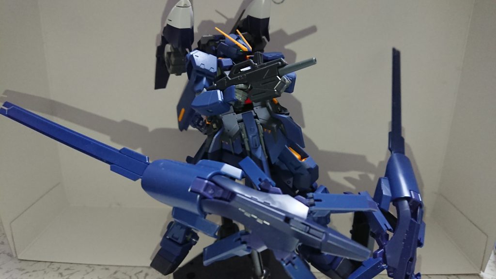 攻撃モーションを少し
コンポジットシールドブースターと連携攻撃