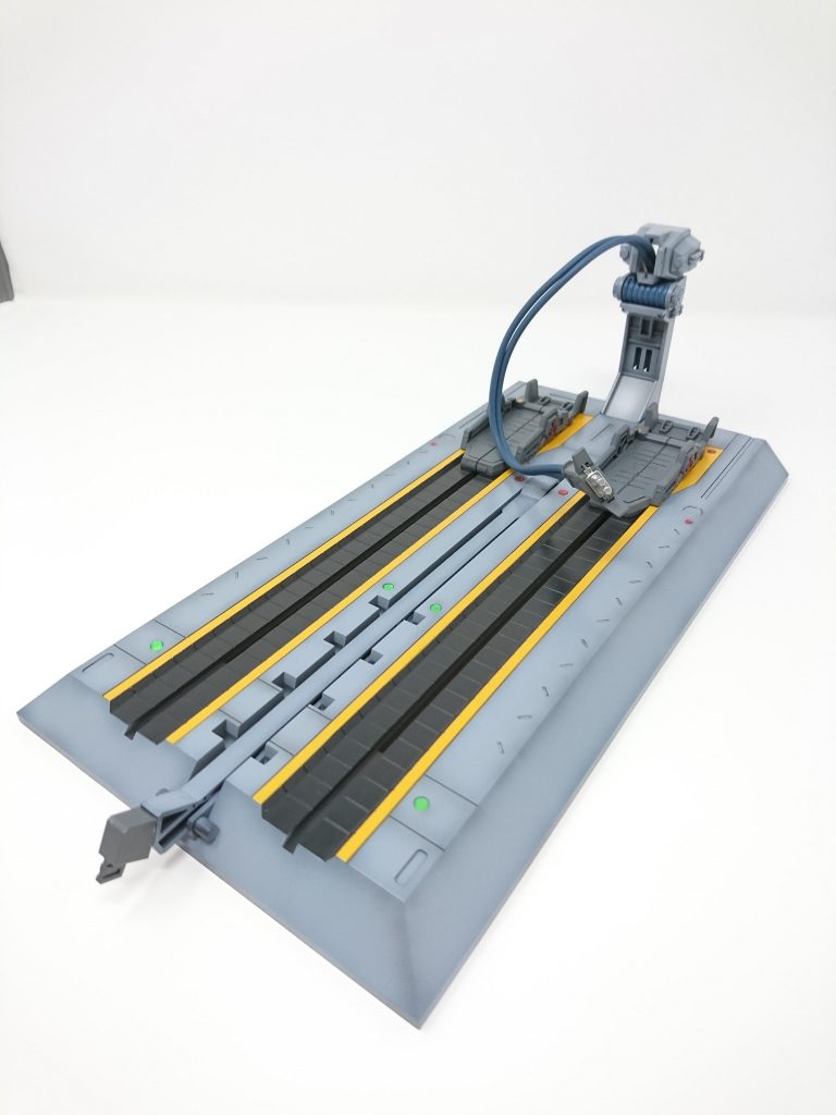 単色だったカタパルトベースもなるべくアニメ寄りに色分け