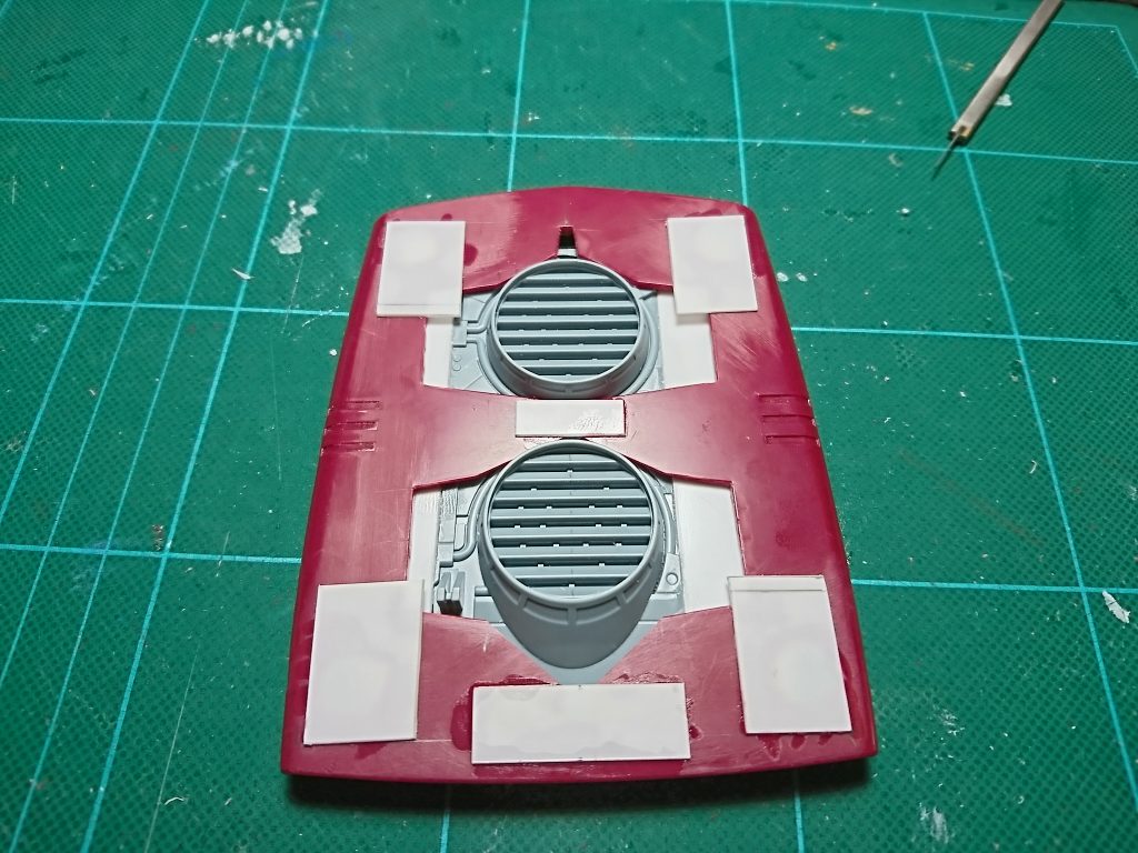 切り出したベースジャバーに接着用の