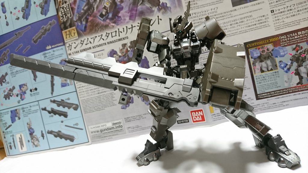 アクションポーズ④
デモリッションナイフとバスタードチョッパーが合体すると大迫力!