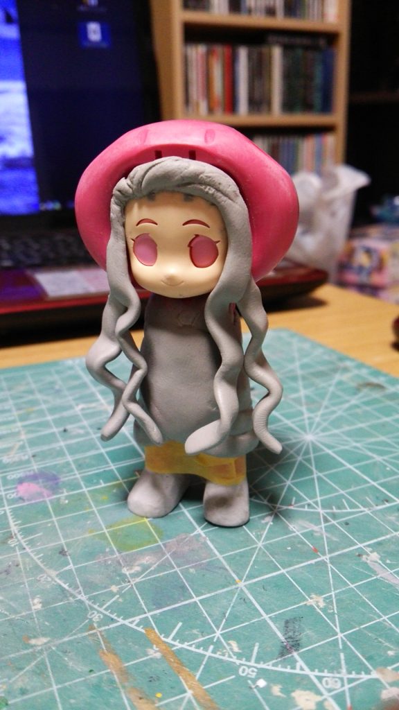 まだクラゲみたいな状態(汗)髪の毛と着物を作っていきます。