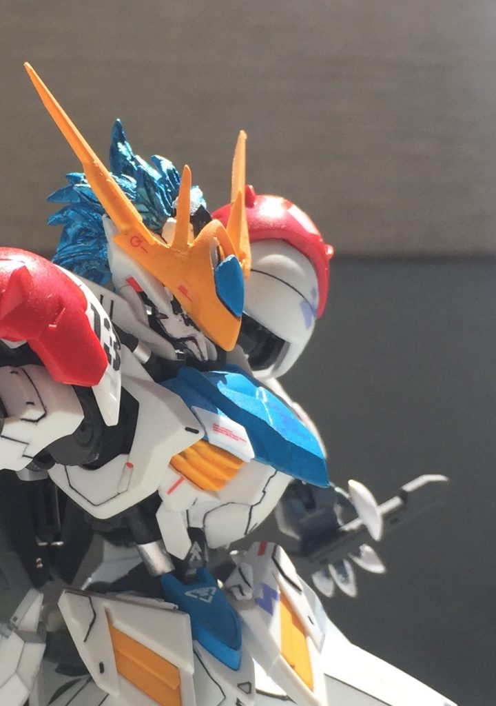 1番のアピールポイントは頭です。
髪の毛が生えて目が隠れています。
機械に動物的な要素が入っているのが個人的に好みです(*^。^*)