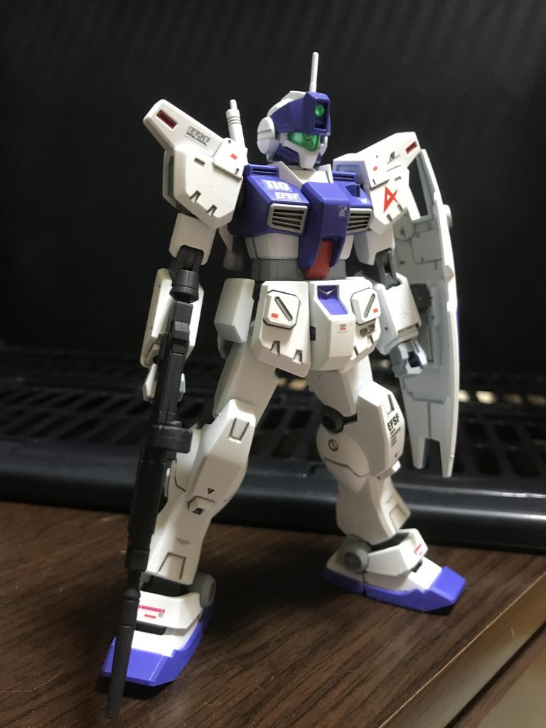 頭ジムスナⅡ胴体クウェル手足ジムカスという地味なミキシングです。