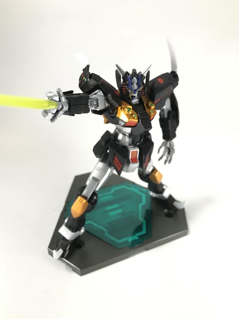 手からビームサーベル