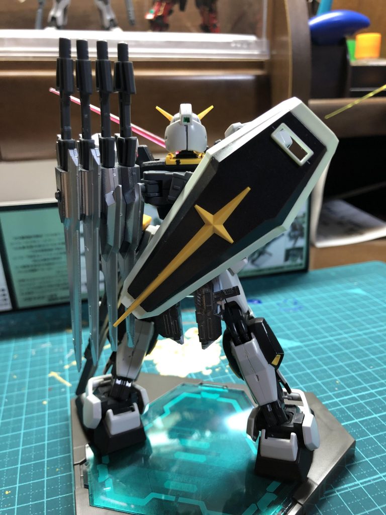 後ろに沢山背負ってます。