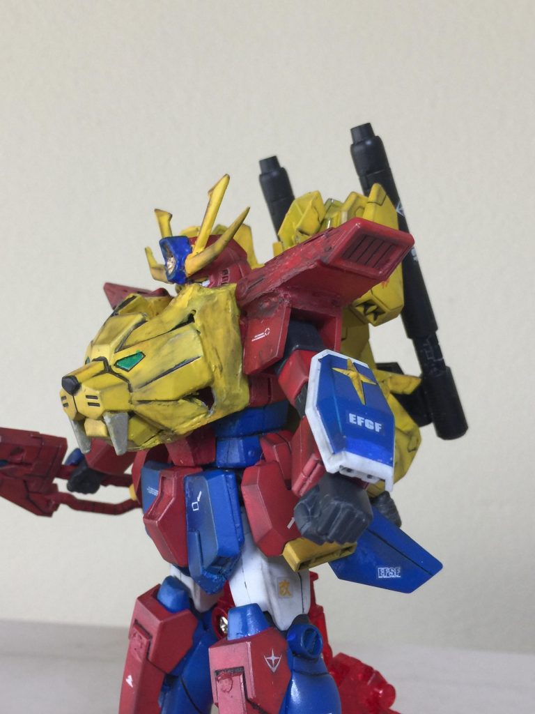 背中のエースキャノンは
リクトライオンのパーツを
そのまま 使用しました。
左の小型シールドは
ガンダムアメージングウォーリアの
シールドを使用しました。