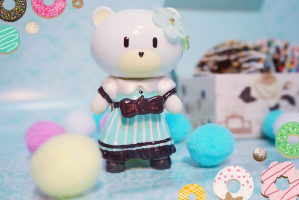 ↑ワンピースはオール筆塗り。
マスキングテープの使い方がわからないので直接白の線とか描いてます。