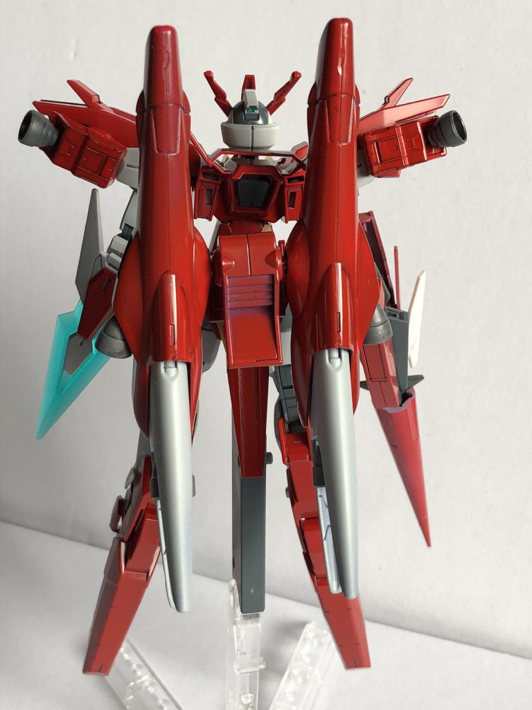 ファンネルの操作が下手だったので肩と背中にブースターを積んで突撃仕様に。