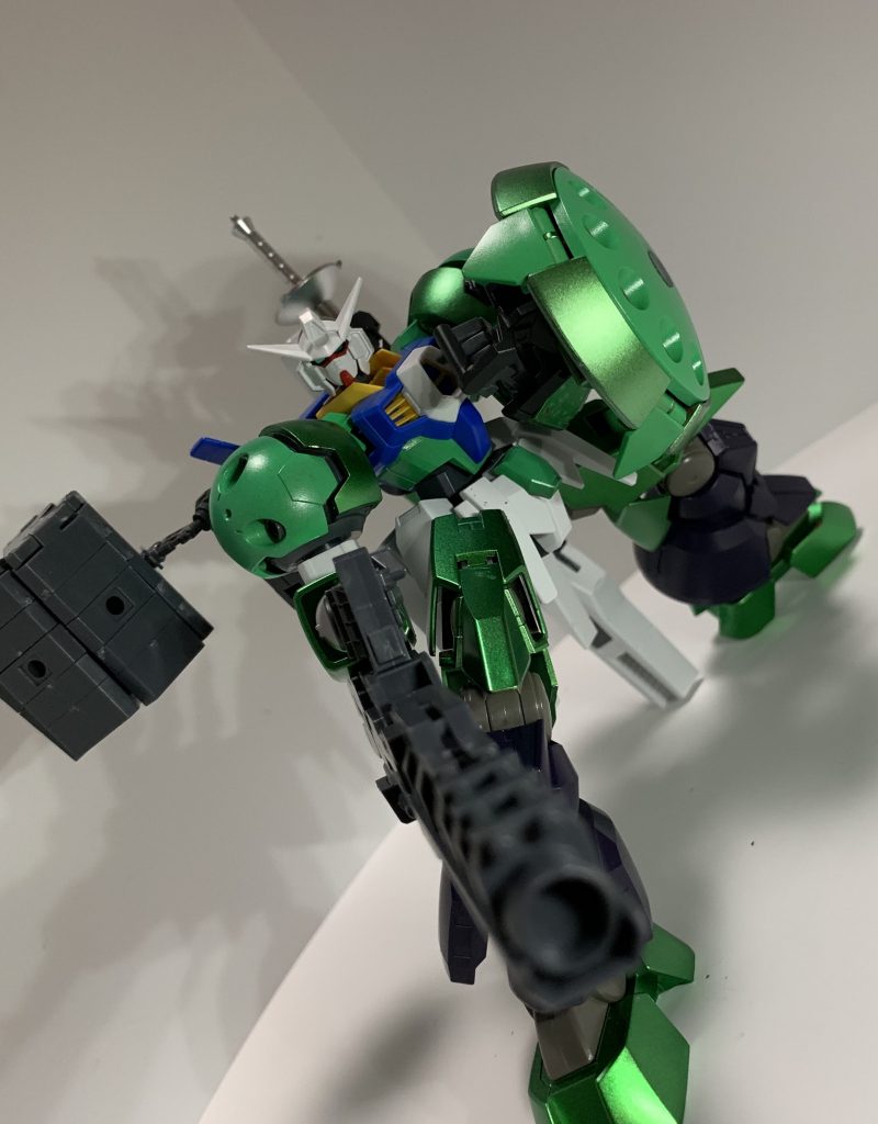 ギャギャのシールドを採用し
攻撃を防ぎながら射撃戦が出来るようなイメージをし、10連ミサイルも使用できるため牽制の弾幕増加!