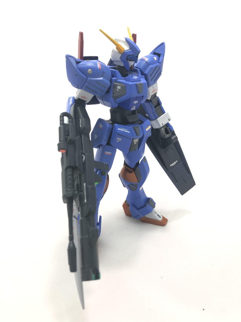 初期主人公機をイメージして、極力シンプルにしています