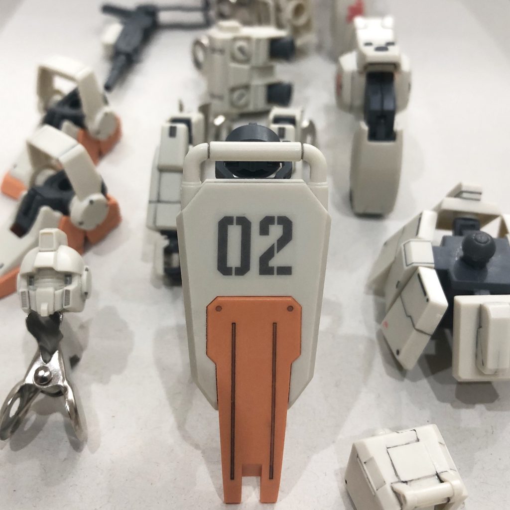 ツヤ消し乾燥待ち。組み上げる前の仕上げが一番ワクワクします。