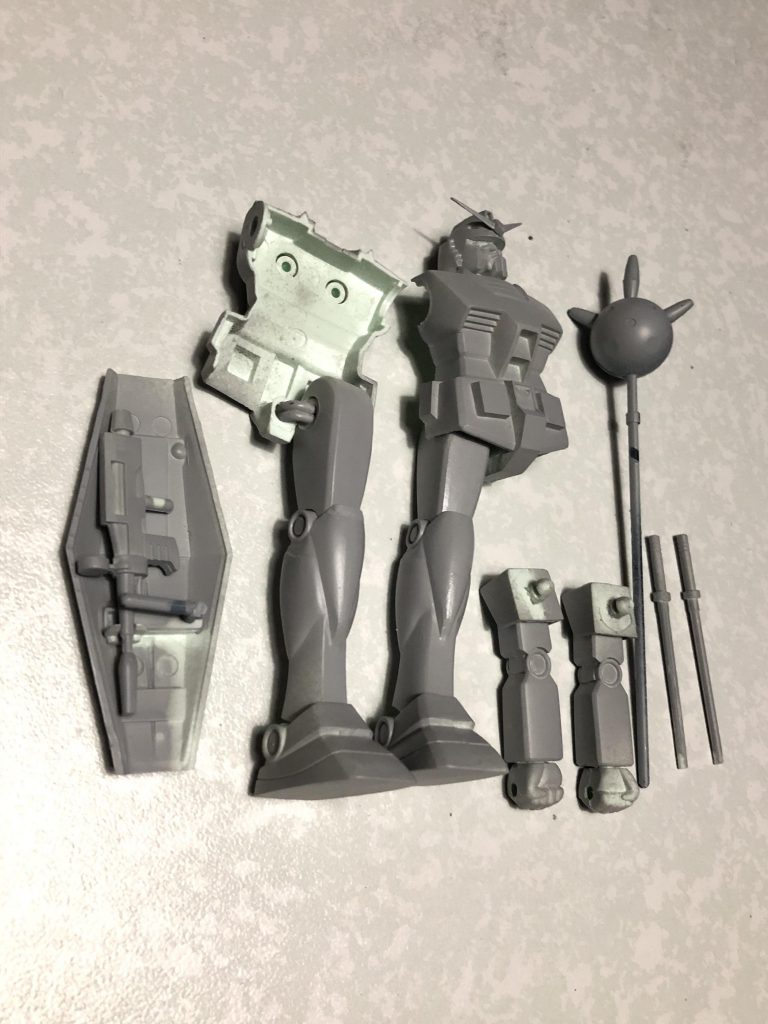 今回は主に足回りの改造だけしました。
股関節は2ミリアルミ線2本で保持。
これはGMから応用しましたが、今後どんどん使って行きます!
それと足首の稼働確保で外側のダボ切り落として一旦プラプラになった関節をニスで補強しました。
 
旧キットは足回りだけ直せばホント良くなると思う☆
 
そしてオマケのビームジャベリン。我ながらカッコイイです!
 
腕も謎のCリングを使わないはめ込みにしました。
 
謎のCリングはシールドの裏側に接着してビームライフルの取り付けラッチにしました☆
 
主な外見はやっぱ治したくありませんでしたのでそのままです。