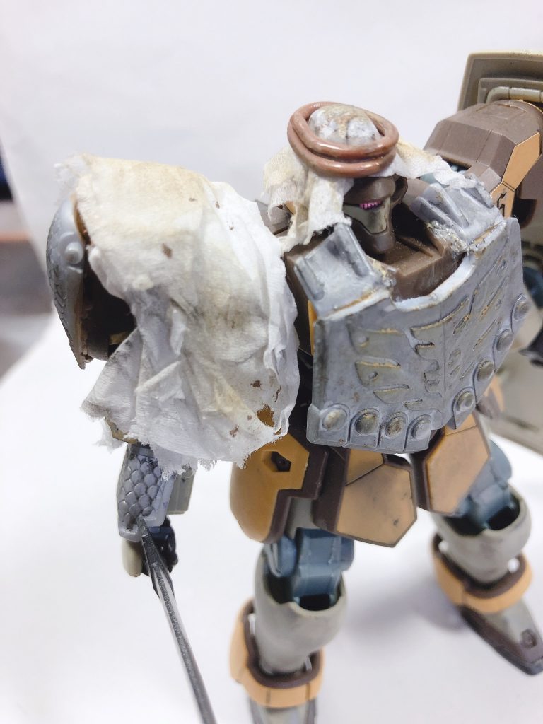 武装はヒートサーベル、ビームライフル、シールドを装備しています