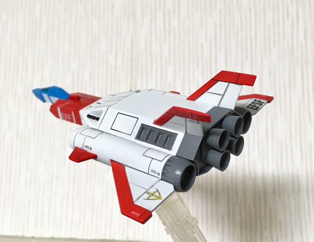 後方。
本体はほぼ素組みですが発売当時でも後発の部類になるため非常に出来の良いキットです。