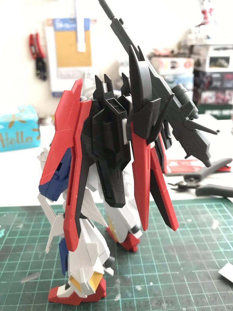 元キットの武装がもったいなく感じてバックパックにマウントさせました