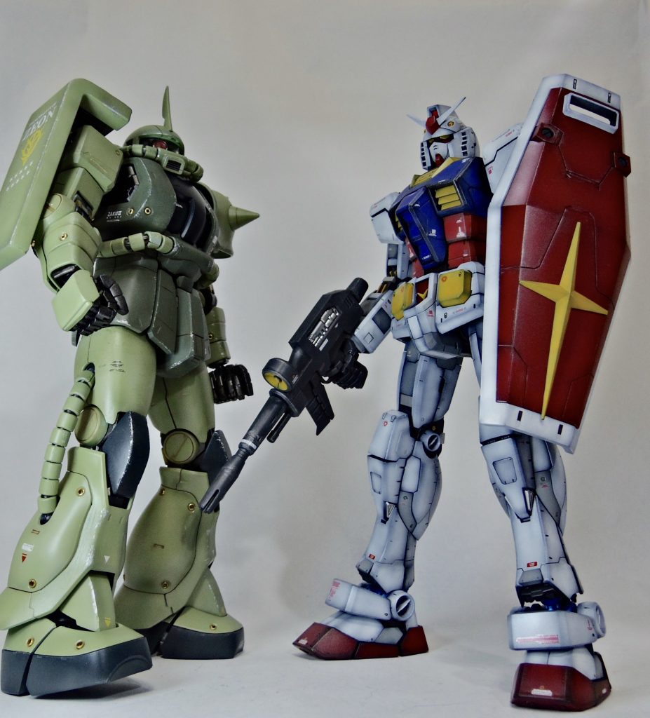 過去作のザク君と記念撮影