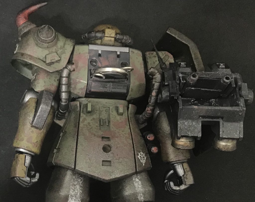 電池は胴体内に内蔵、端子は100均のクリップです。