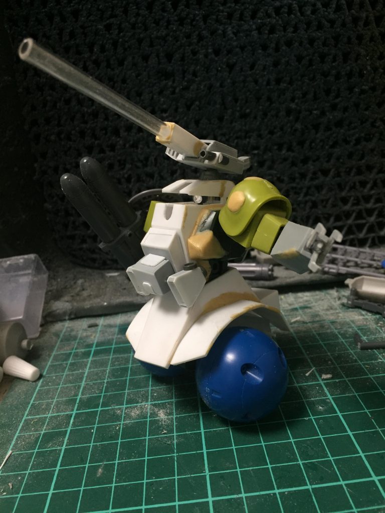 モノアイやら砲塔,左肘とバーニア各部の接続はボルアムを駆使してグリグリ動く仕様となっております(・ω・三・ω・)