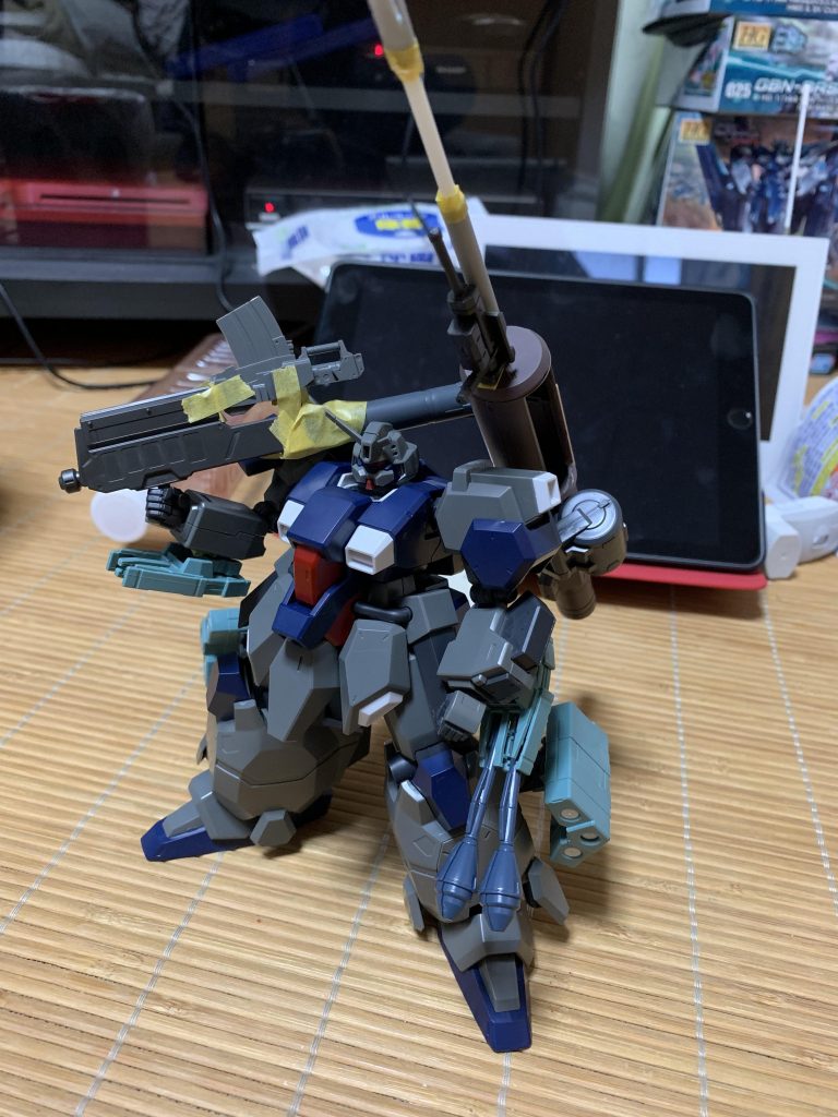 仮組み段階
ここまでは結構スムーズに決まりました。
この後胴体の接続部で2ミリほど持ち上げています。