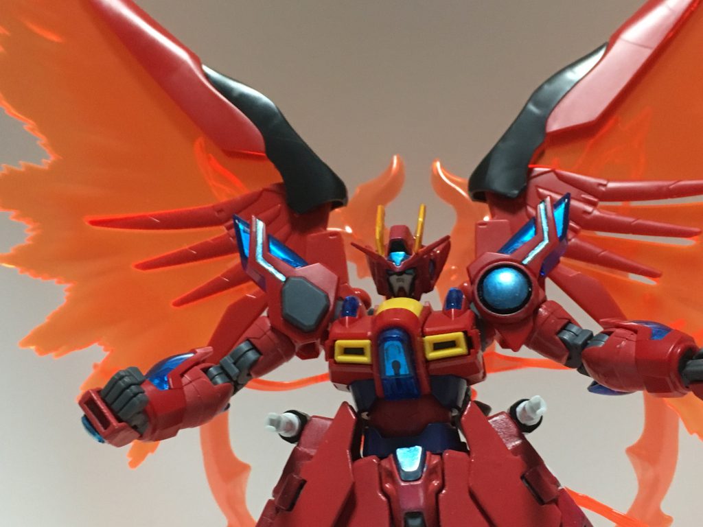 光の翼と炎を展開した状態。光の翼は炎のイメージを強くする為、ハイネ専用デスティニーのパーツを使用しています。