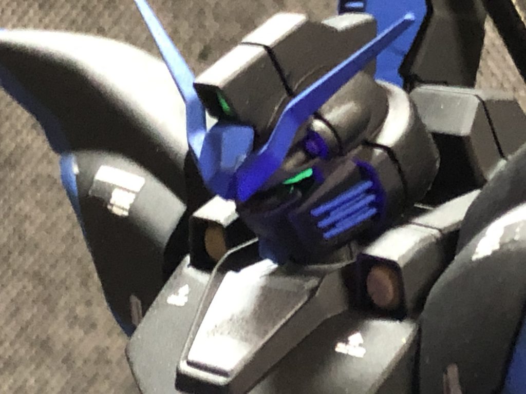 電飾ではなく、蛍光カラーにブラックライトで発光。