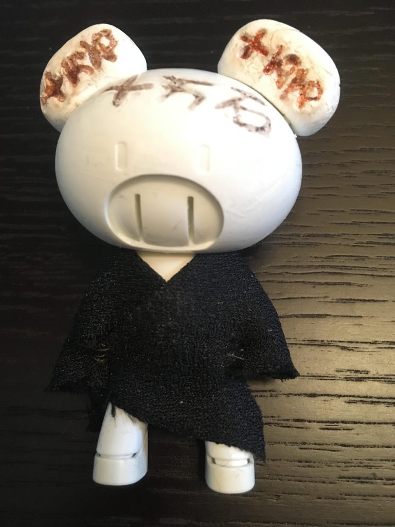 プチッガイの衣装を作る時は毎回型紙を作って裏地もつけて…としていたのですが、今回はサムライだしいっか！ということで、ぶっつけ本番w
やはりプチッガイの体型は服を作るのに苦戦しますね。