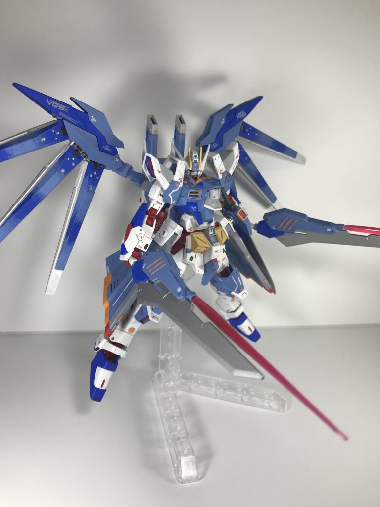 ブレード
ヴレイヴの装備してる実体剣。柄の部分にはアメストフリのビームサーベルを使用しています。