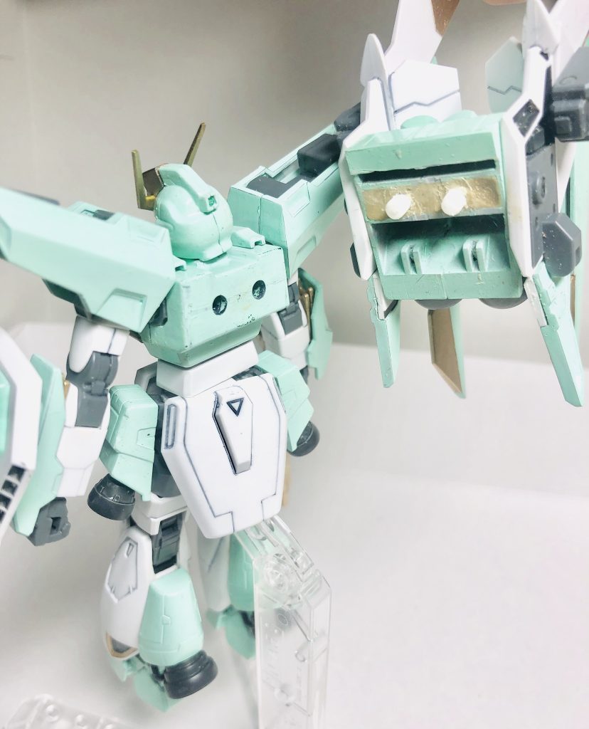 バックパックは保管時に箱に収められない、という理由で参考にした記事には無かった改造をして取り外し出来るようにしてあります。