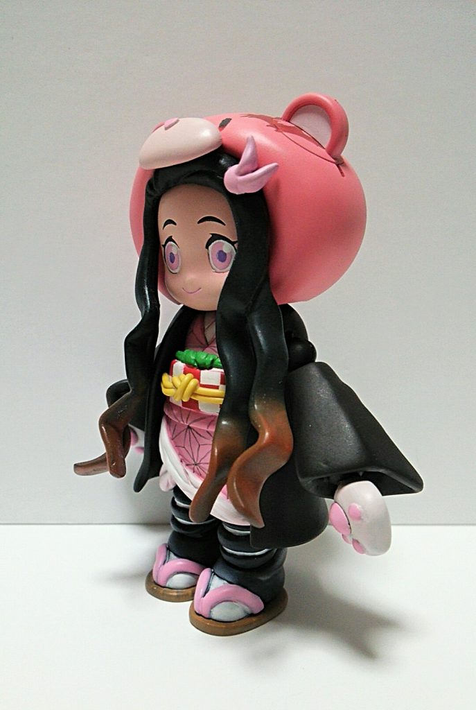 口枷の中と顔の裏側にネオジム磁石を仕込んで、口枷の着脱が可能です。
禰豆子は可愛いなぁ♪