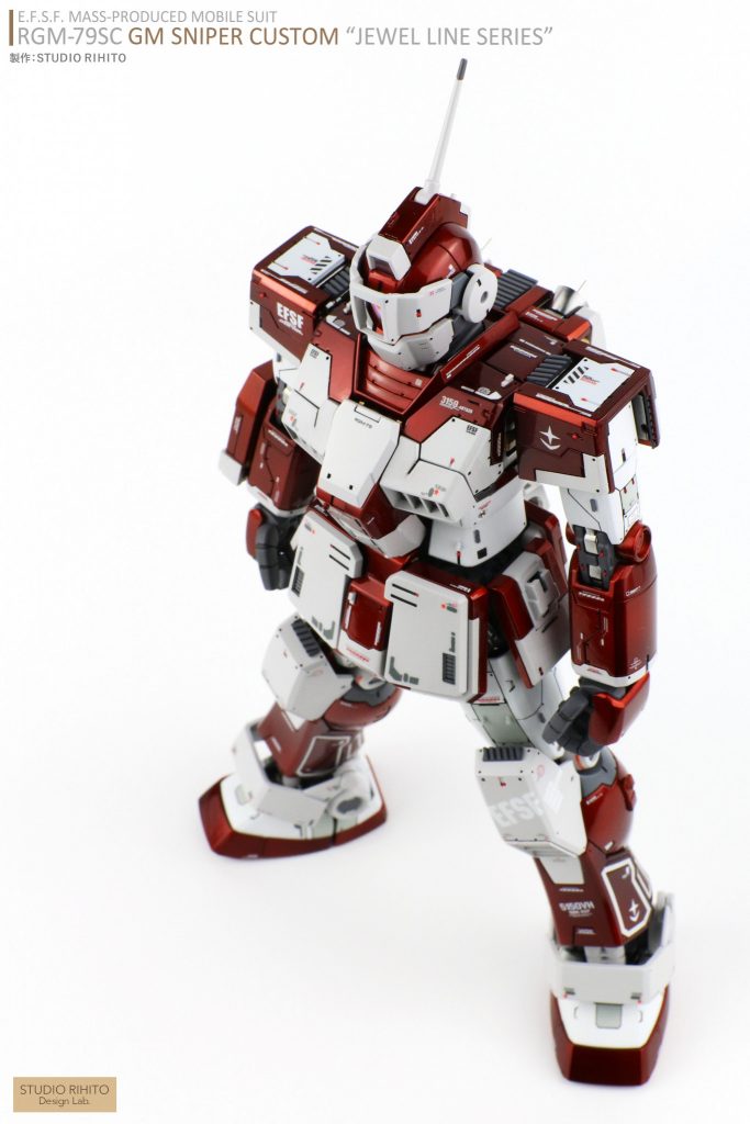 ■肩装甲（上面）
・パネルライン追加
・一部開口し、プラ板で製作した波板状ディテール追加
・極小レッドチップインストール