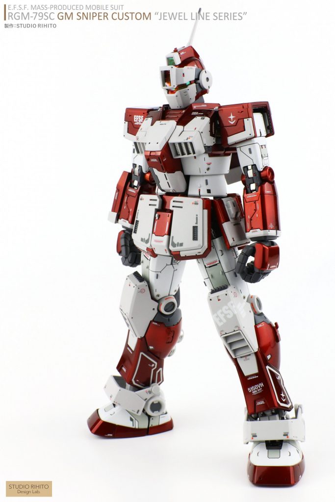 ■塗装の苦労
部品一つ一つを分けて工作・塗装しているため、キャンディ塗装で全体の色調を統一するには塗装の濃さ、厚さ、回数を同じ条件にする必要があります。
また、薄く幾層も重ねないとこの質感が出ません。経験者にはわかると思いますが、気を抜けば、部品のエッヂに塗装溜まりができてしまい、色の偏りが発生してしまいます。
失敗した場合、全てシンナーどぶ漬けで一からやり直しています。