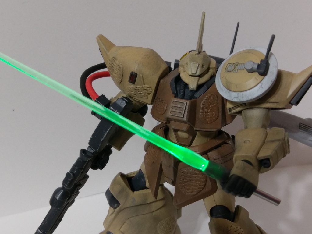 ナギナタではなくビームサーベル装備です