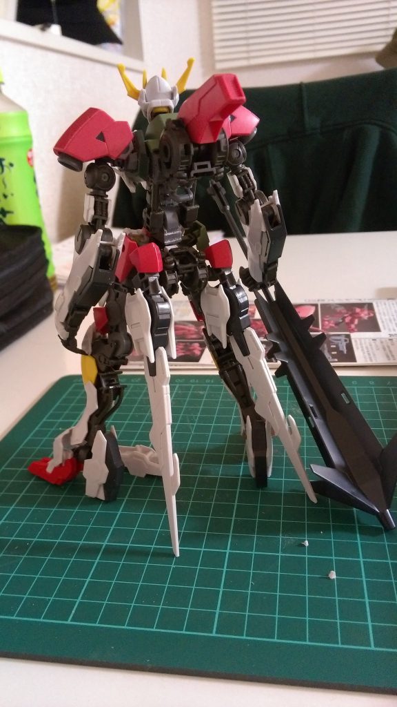 テイルブレードは腰部のリアクターから２本。メイスを逆さにするのは最初から決めていました。こっちのほうが鈍器ぽさが際立つと言うか、好みだったので(笑)