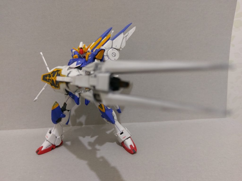 ランサーはランチャーに改造。
エンブレムは生かしました。
残念ながら塗装前は撮影し忘れたので・・似たような写真ばっかりですが。