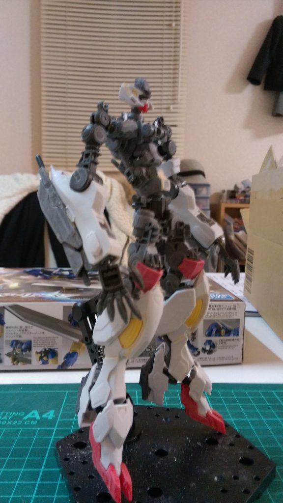 両腕にパイルバンカーを作りたかったのですが、後に断念。