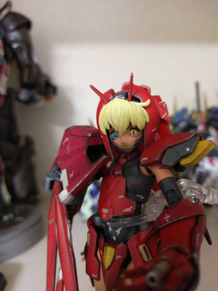 MSモードで顔を造形しました。瞳は半人半獣をイメージしたオッドアイにしました。髪の毛はなんか色との兼ね合いでバナナに見えたので彫刻刀でパターンを増やしました。