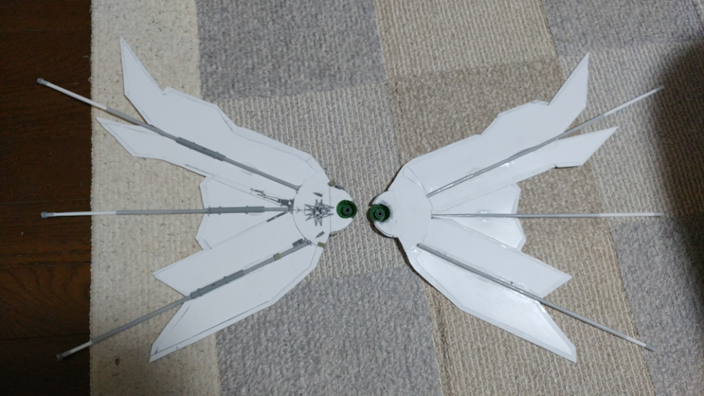 翼はほぼプラ板とプラ棒で成形しています。