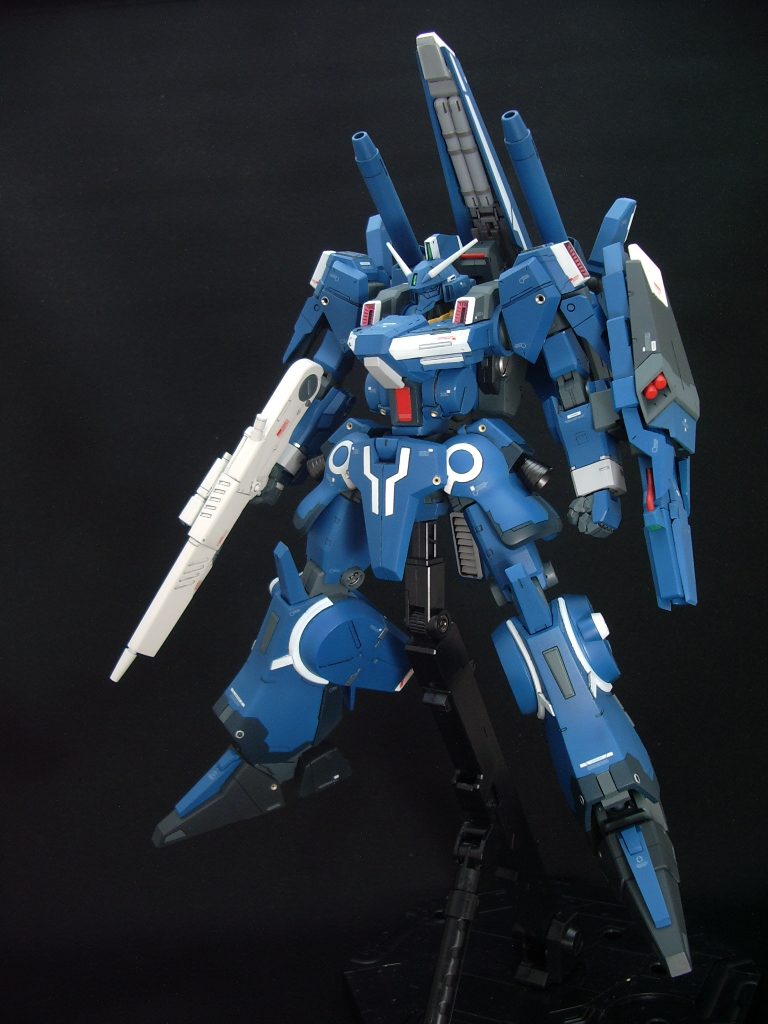 専用ビームライフル装備
シルヴァ・バレト用シールドを装備(プラ板箱組)