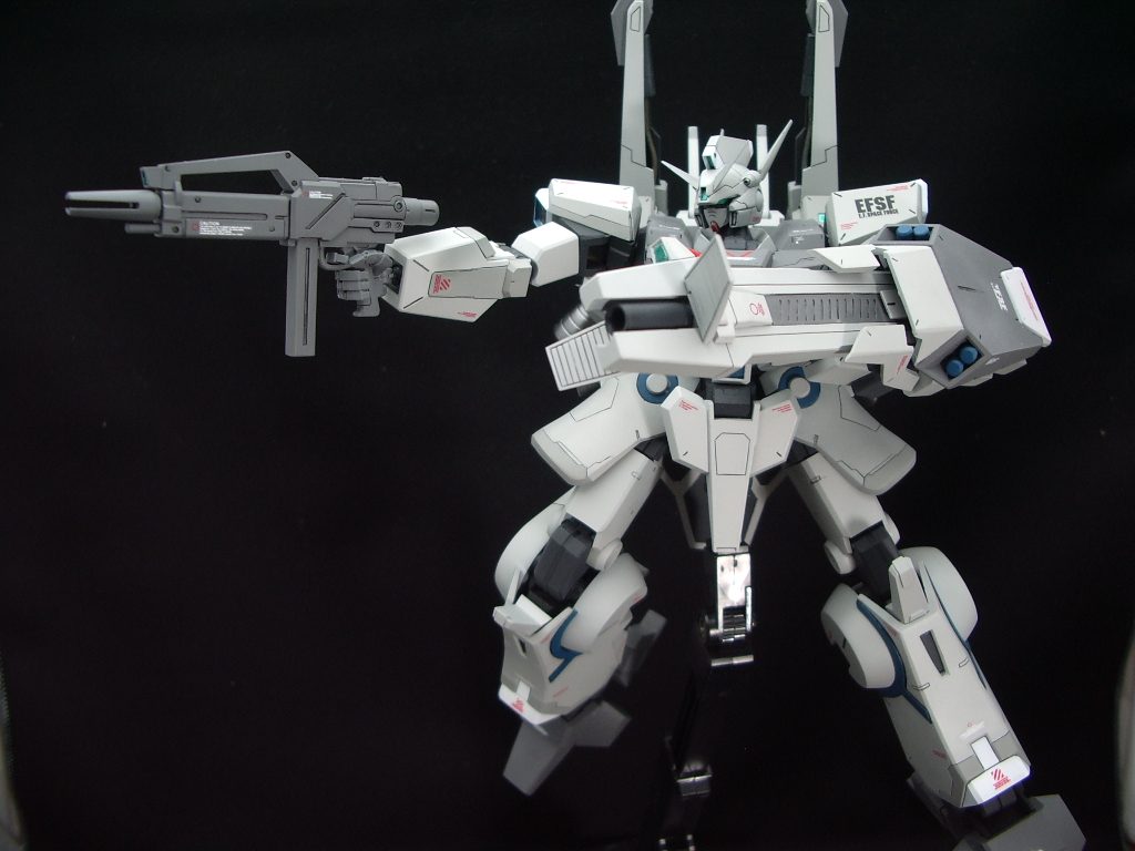 HGUCジェガンのライフルを設定画にあわせて加工
左腕のシールドランチャーは伸縮可能